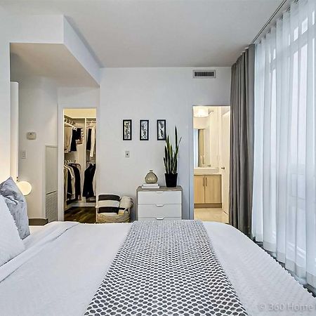 Prime Location - Stunning 2-Bdrm Condo Toronto Bagian luar foto