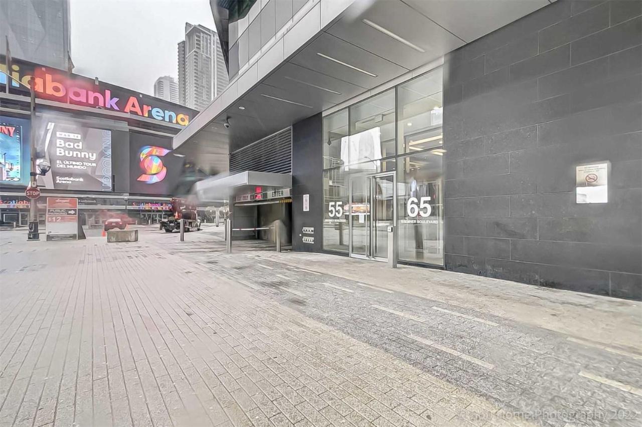 Prime Location - Stunning 2-Bdrm Condo Toronto Bagian luar foto