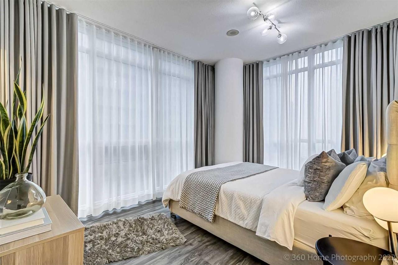Prime Location - Stunning 2-Bdrm Condo Toronto Bagian luar foto