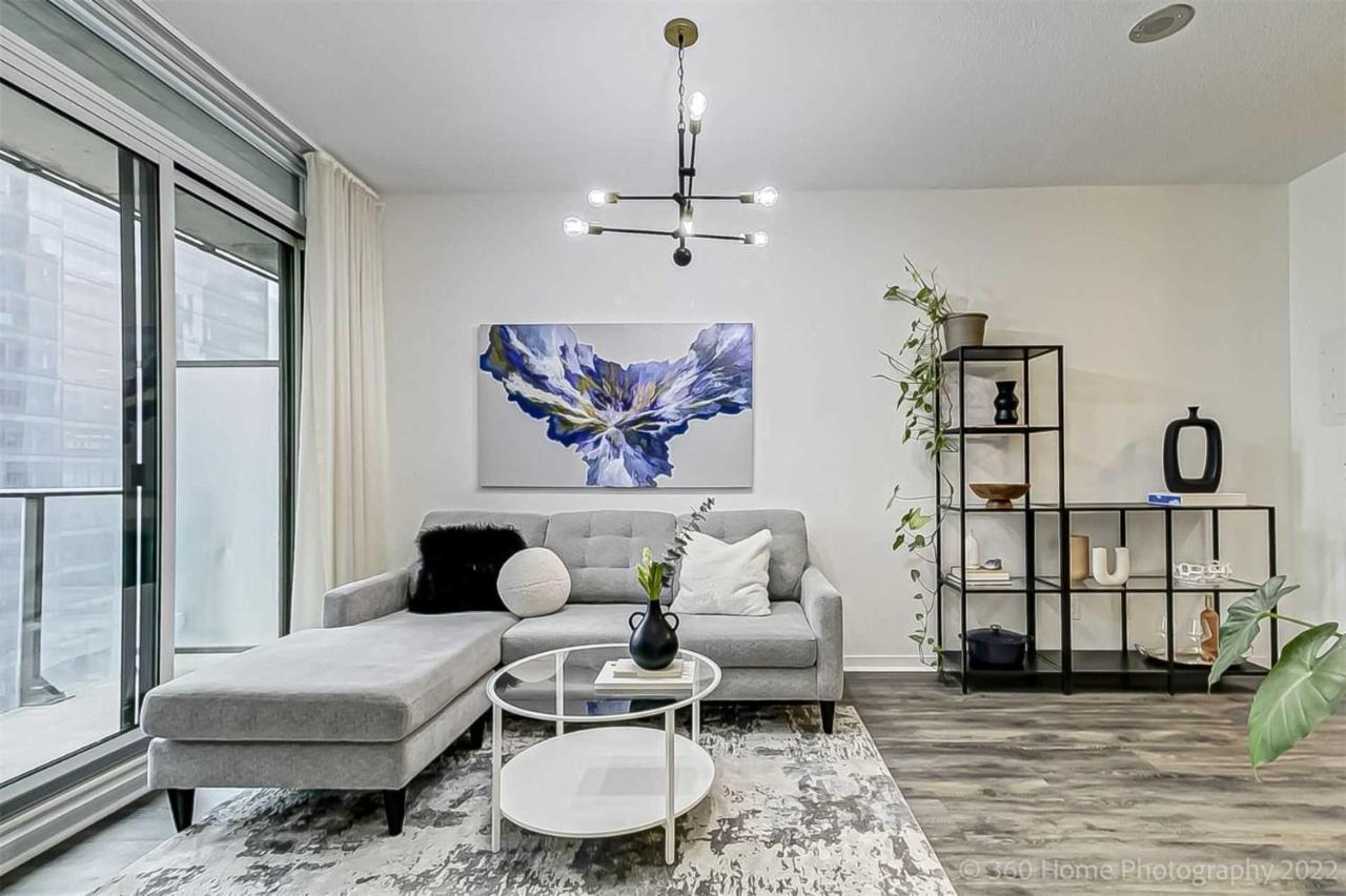 Prime Location - Stunning 2-Bdrm Condo Toronto Bagian luar foto